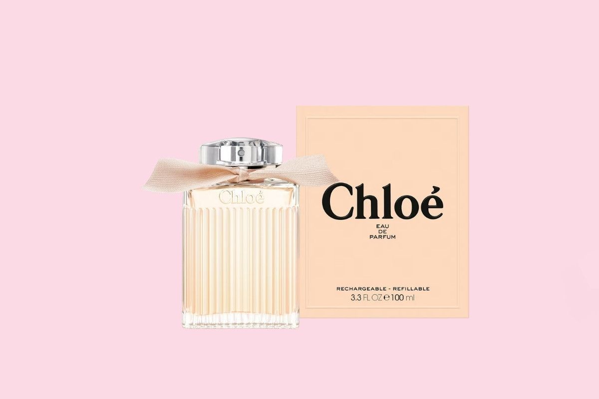 Chloé Eau de Parfum parfem na roze pozadini
